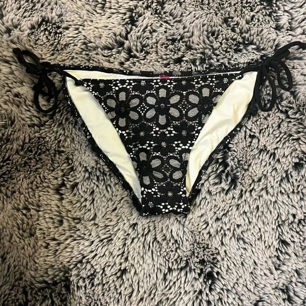 VS scrunch back bikini bottoms
